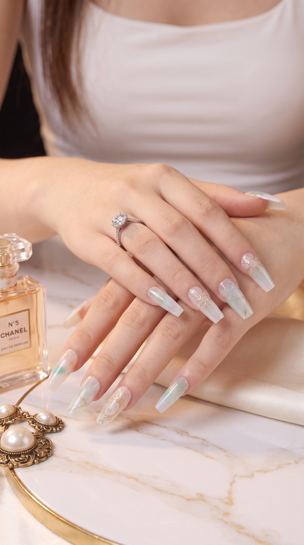 Aquarius Press-On Nails Gift Set with Aquarius Necklace| 30pcs Reusable Zodiac Nail Set